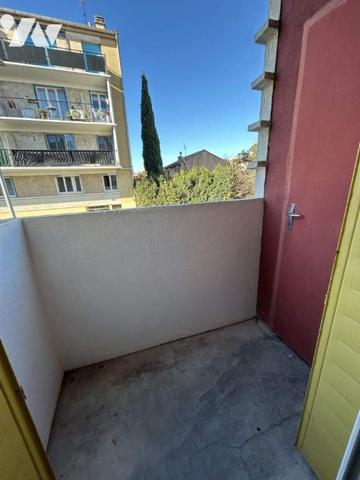 Appartement T3  1er étage Stationnement LIBRE