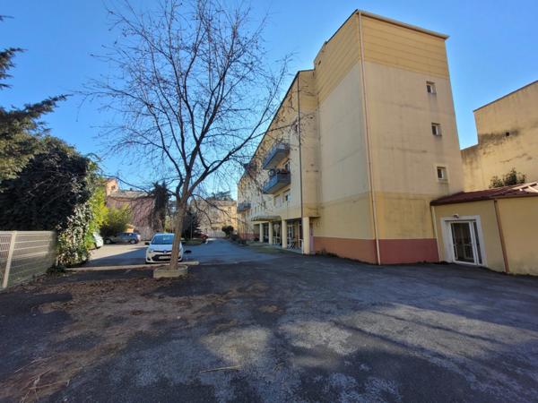 Dpt Gard (30), ALES à vendre idéal investisseur, local professionnel 434m² environ;