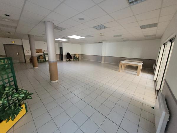 Dpt Gard (30), ALES à vendre idéal investisseur, local professionnel 434m² environ;