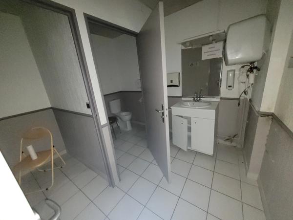 Dpt Gard (30), ALES à vendre idéal investisseur, local professionnel 434m² environ;