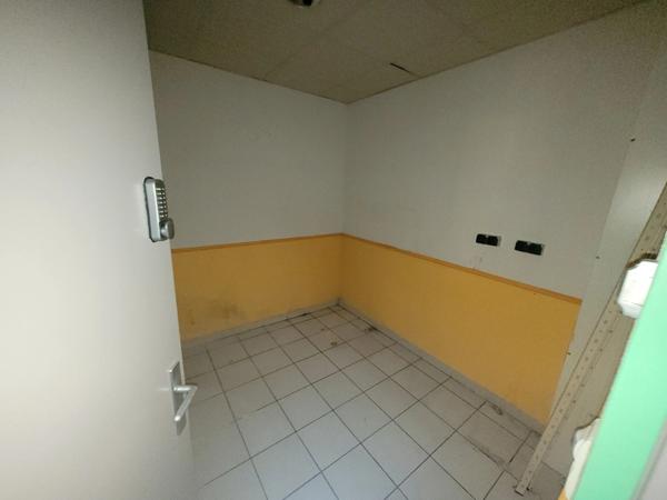 Dpt Gard (30), ALES à vendre idéal investisseur, local professionnel 434m² environ;