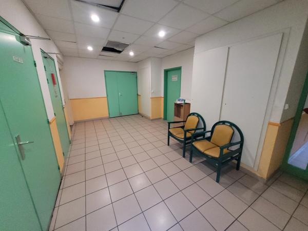 Dpt Gard (30), ALES à vendre idéal investisseur, local professionnel 434m² environ;