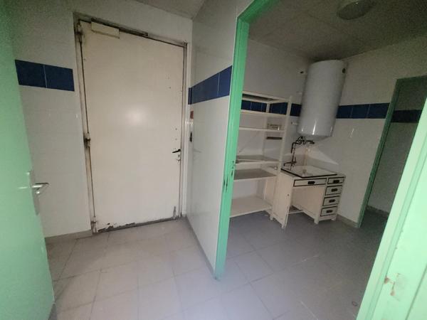 Dpt Gard (30), ALES à vendre idéal investisseur, local professionnel 434m² environ;