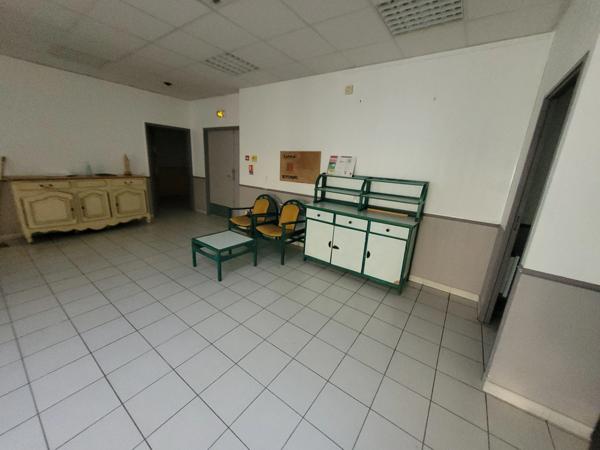 Dpt Gard (30), ALES à vendre idéal investisseur, local professionnel 434m² environ;