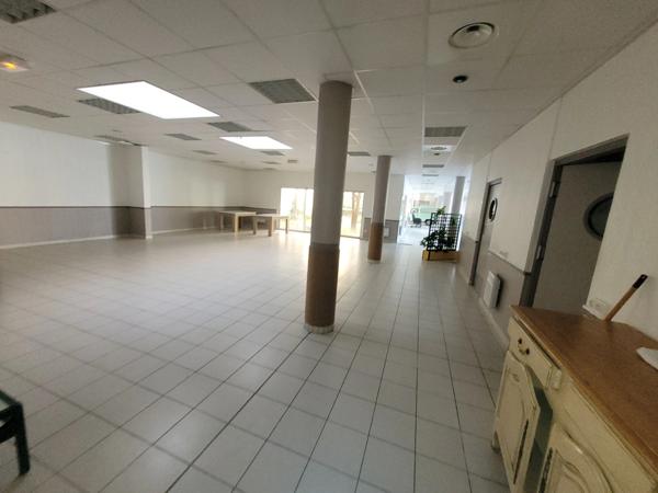 Dpt Gard (30), ALES à vendre idéal investisseur, local professionnel 434m² environ;