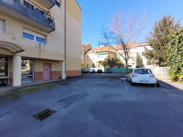 Dpt Gard (30), ALES à vendre idéal investisseur, local professionnel 434m² environ;
