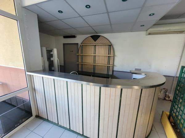 Dpt Gard (30), ALES à vendre idéal investisseur, local professionnel 434m² environ;
