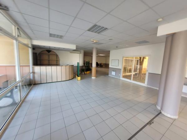 Dpt Gard (30), ALES à vendre idéal investisseur, local professionnel 434m² environ;