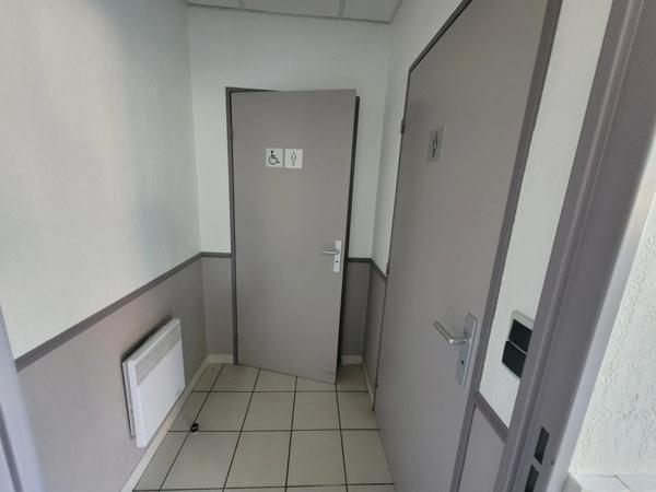 Dpt Gard (30), ALES à vendre idéal investisseur, local professionnel 434m² environ;