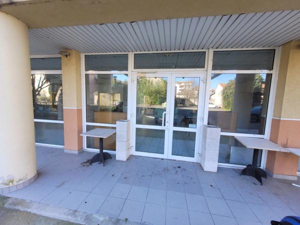 Dpt Gard (30), ALES à vendre idéal investisseur, local professionnel 434m² environ;