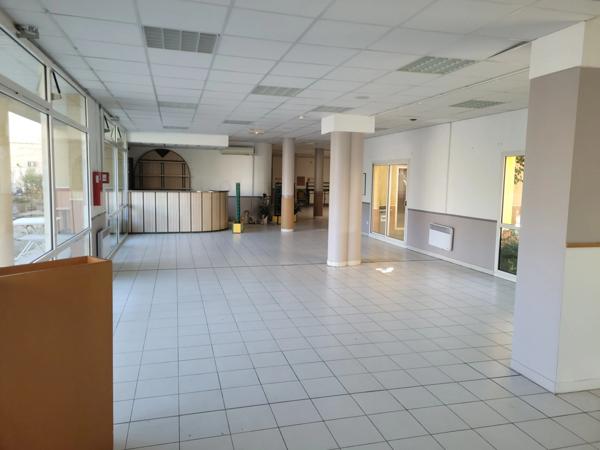Dpt Gard (30), ALES à vendre idéal investisseur, local professionnel 434m² environ;