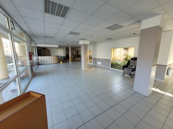 Dpt Gard (30), ALES à vendre idéal investisseur, local professionnel 434m² environ;