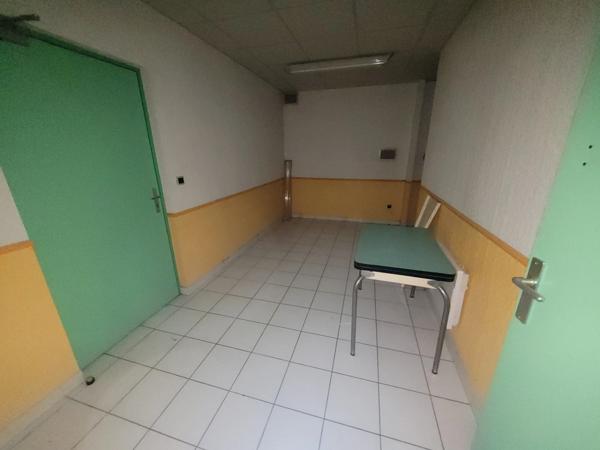 Dpt Gard (30), ALES à vendre idéal investisseur, local professionnel 434m² environ;