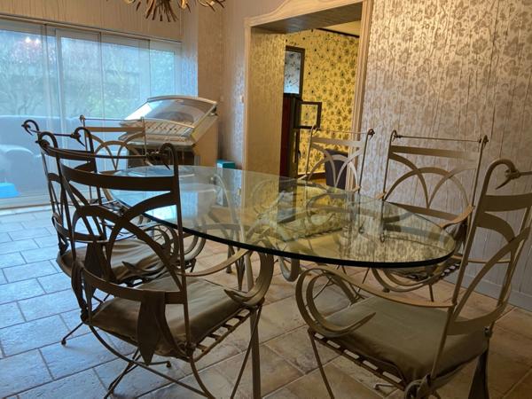 LUCON COEUR DE VILLE AGREABLE MAISON ART DECO 5 CHAMBRES AVEC PISCINE ET ANNEXES SUR 1296M² CLOS