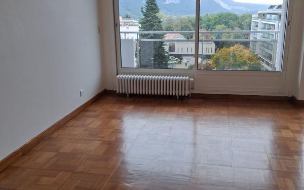 Appartement à louer    5 pièces • 118 m2 Annemasse