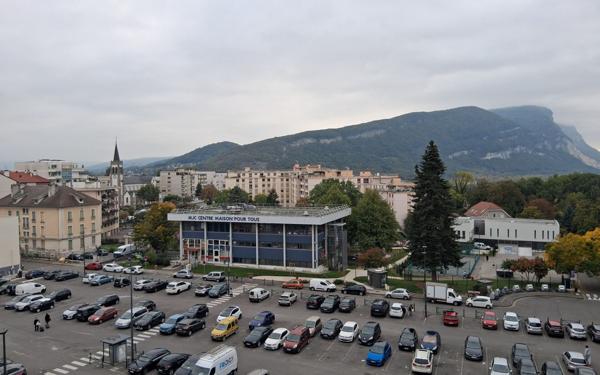 Appartement à louer    5 pièces • 118 m2 Annemasse