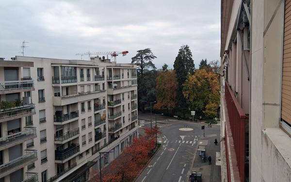 Appartement à louer    5 pièces • 118 m2 Annemasse