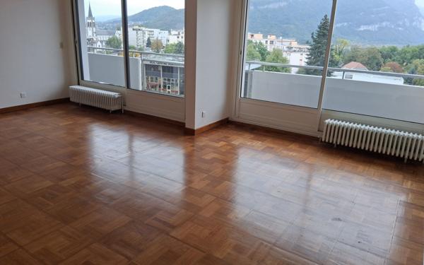 Appartement à louer    5 pièces • 118 m2 Annemasse