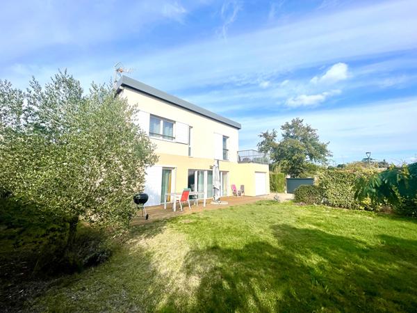 Maison de 6 pièce(s) 132 m2 589 000 € **  - Référence  7781