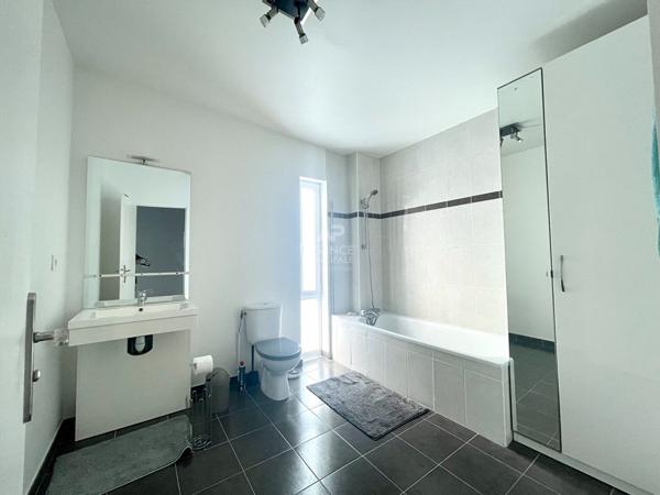 Maison de 6 pièce(s) 132 m2 589 000 € **  - Référence  7781