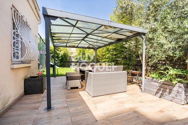 MAISON 8 PIECES AVEC DEPENDANCE ET PISCINE