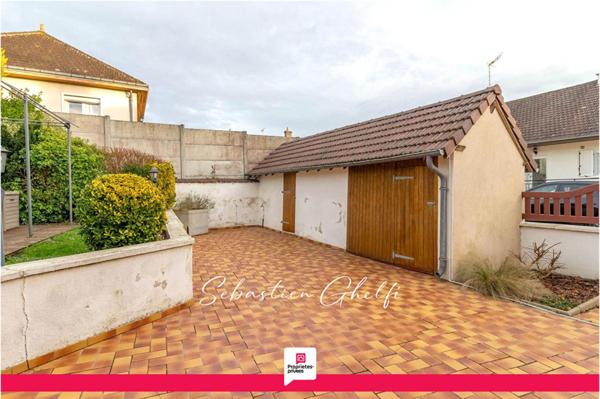 belle maison de plain-pied avec hangar et grand terrain