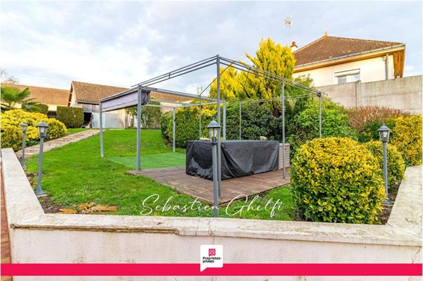 belle maison de plain-pied avec hangar et grand terrain