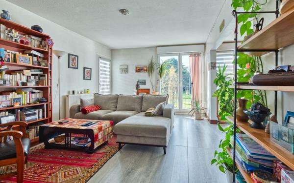 Appartement à vendre    3 pièces • 76,56 m2 Pessac