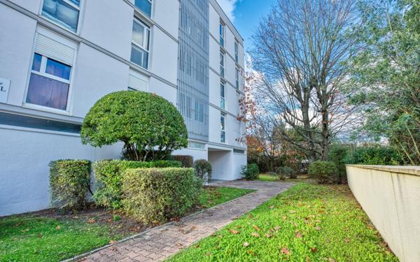 Appartement à vendre    3 pièces • 76,56 m2 Pessac