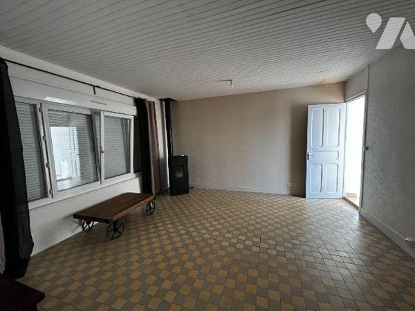 Gouville sur mer, plein centre.
Maison de plain-pied comprenant une grande cuisine aménagée et...