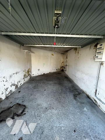 Gouville sur mer, plein centre.
Maison de plain-pied comprenant une grande cuisine aménagée et...