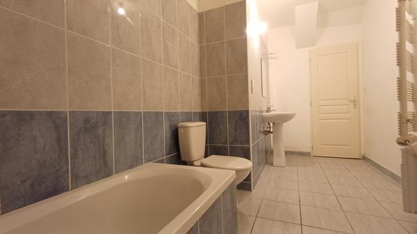 Montredon-des-Corbières (11100) À Montredon-Des-Corbières, maison de village en location