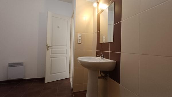 Montredon-des-Corbières (11100) À Montredon-Des-Corbières, maison de village en location