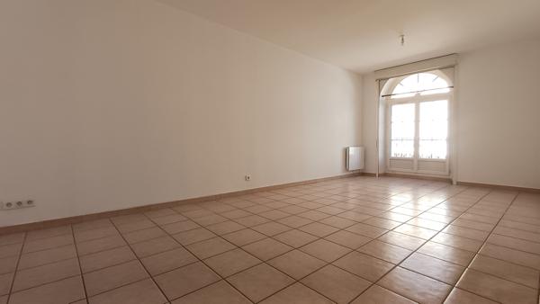 Montredon-des-Corbières (11100) À Montredon-Des-Corbières, maison de village en location