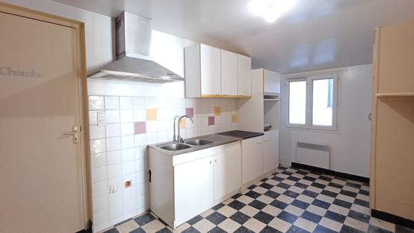 Montredon-des-Corbières (11100) À Montredon-Des-Corbières, maison de village en location