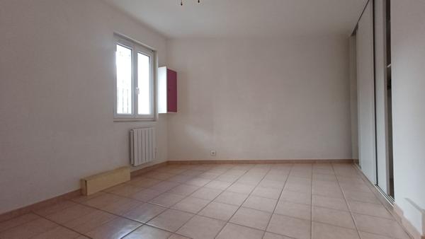 Montredon-des-Corbières (11100) À Montredon-Des-Corbières, maison de village en location