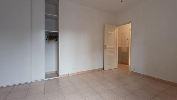 Montredon-des-Corbières (11100) À Montredon-Des-Corbières, maison de village en location