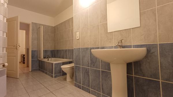 Montredon-des-Corbières (11100) À Montredon-Des-Corbières, maison de village en location