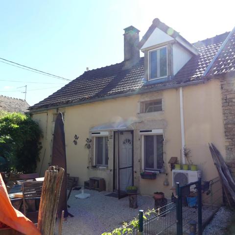 Proche Precy sous Thil, maison 127m2, 4 chambres, avec cours.
