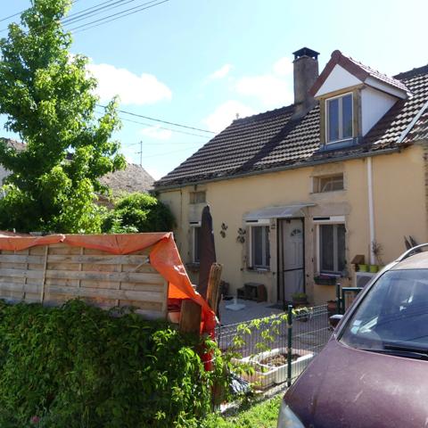 Proche Precy sous Thil, maison 127m2, 4 chambres, avec cours.