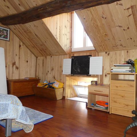 Proche Precy sous Thil, maison 127m2, 4 chambres, avec cours.