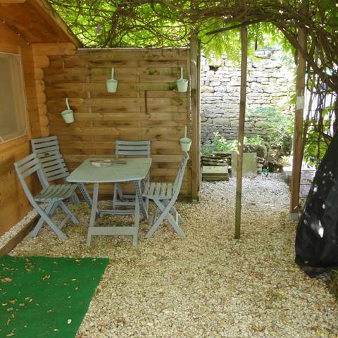 Proche Precy sous Thil, maison 127m2, 4 chambres, avec cours.