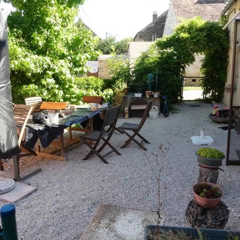 Proche Precy sous Thil, maison 127m2, 4 chambres, avec cours.