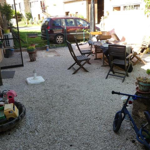 Proche Precy sous Thil, maison 127m2, 4 chambres, avec cours.