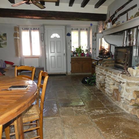 Proche Precy sous Thil, maison 127m2, 4 chambres, avec cours.