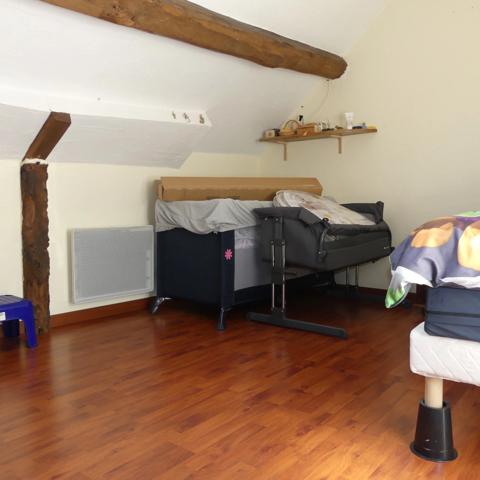 Proche Precy sous Thil, maison 127m2, 4 chambres, avec cours.