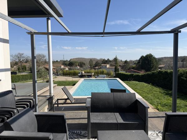 La Croix-Blanche (47340) Entre AGEN et VILLENEUVE SUR LOT, maison moderne avec piscine et grand terrain