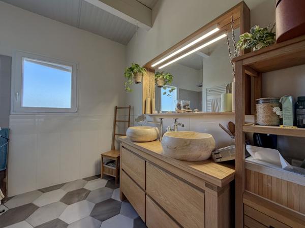 La Croix-Blanche (47340) Entre AGEN et VILLENEUVE SUR LOT, maison moderne avec piscine et grand terrain