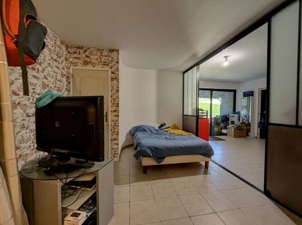 La Croix-Blanche (47340) Entre AGEN et VILLENEUVE SUR LOT, maison moderne avec piscine et grand terrain