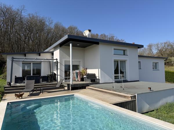 La Croix-Blanche (47340) Entre AGEN et VILLENEUVE SUR LOT, maison moderne avec piscine et grand terrain